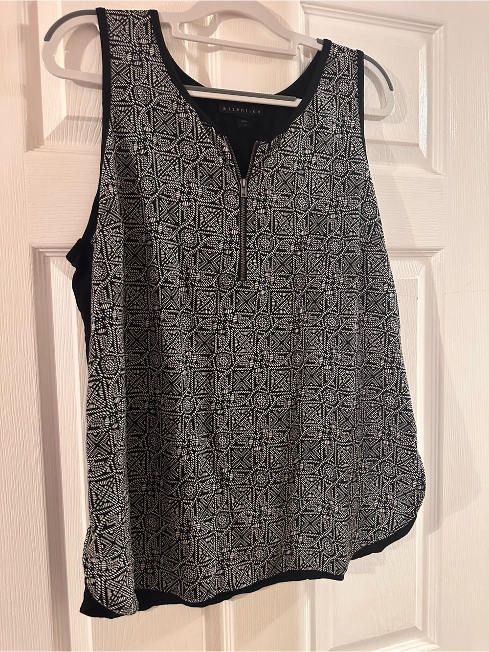 attention Black & White Geometric Zip-Front Sleeveless Tank